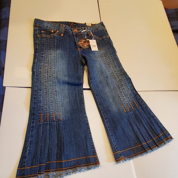 Soho Babe Indigo Capri Pleaded Jeans NWT Size 7 - Picture 4 of 16